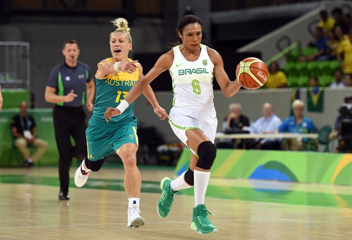 Iziane; basquete feminino; olimpíada 2016 (Foto: Divulgação/FIBA) Iziane; basquete feminino; olimpíada 2016 (Foto: Divulgação/FIBA)