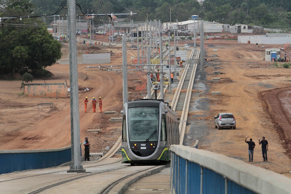 Governo ainda deve mais de meio milhão de empréstimos feitos para a instalação do VLT — Foto: Edson Rodrigues/Secopa
