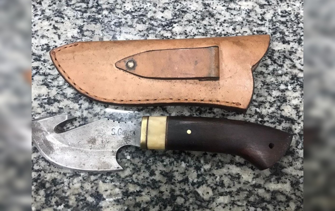 Homem é preso após agredir familiares com golpes de faca em Fartura