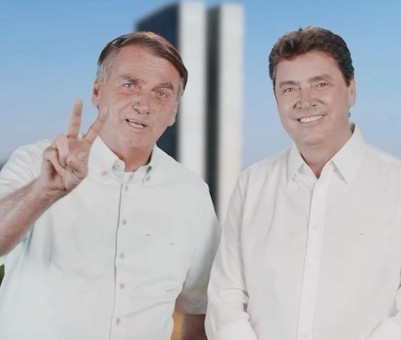 Wilder Morais (PL-GO) ao lado do presidente Jair Bolsonaro (PL) — Foto: Reprodução
