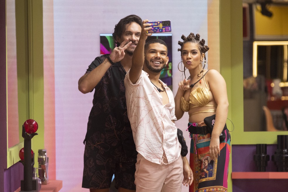 O trio Maria, Vinicius e Eliezer — Foto: Globo/João Cotta