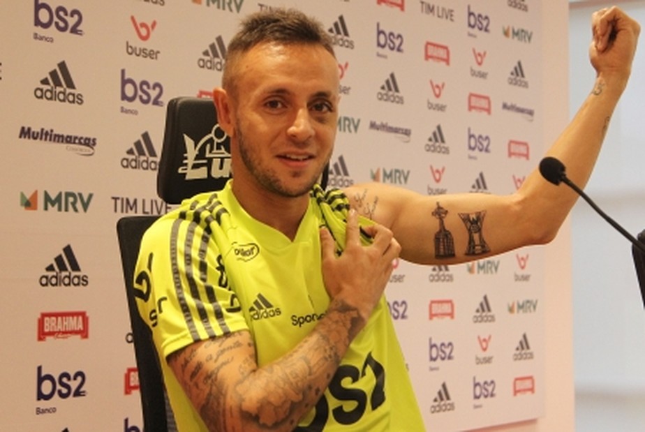 Rafinha Tatua Titulos Pelo Flamengo No Braco E Brinca Sobre Taca Do Mundial Tem Espaco Flamengo Ge