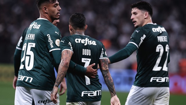 Jogadores do Palmeiras comemoram diante do Corinthians