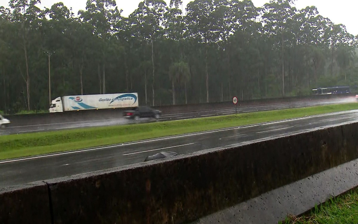 Rodovia Anhanguera fica bloqueada por mais