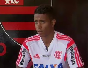 Gabriel não liga para fama de amuleto e diz que pode render mais no Fla