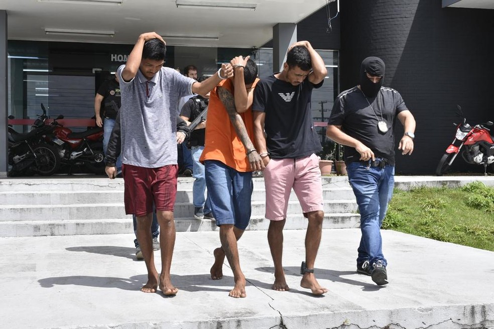 Grupo é suspeito de manter jovens reféns e de tentar tomar apartamento de família em Manaus — Foto: Divulgação