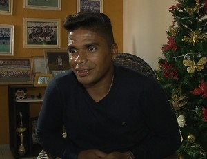 Almir avalia sua passagem pelo Fla: Você sofre pressão de todo lado