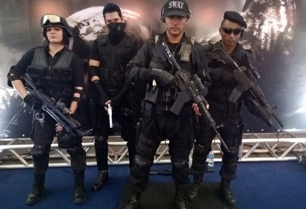 Cosplayers de 'Combat Arms' recebem visitantes do XMA (Foto: Gustavo Petró/G1)