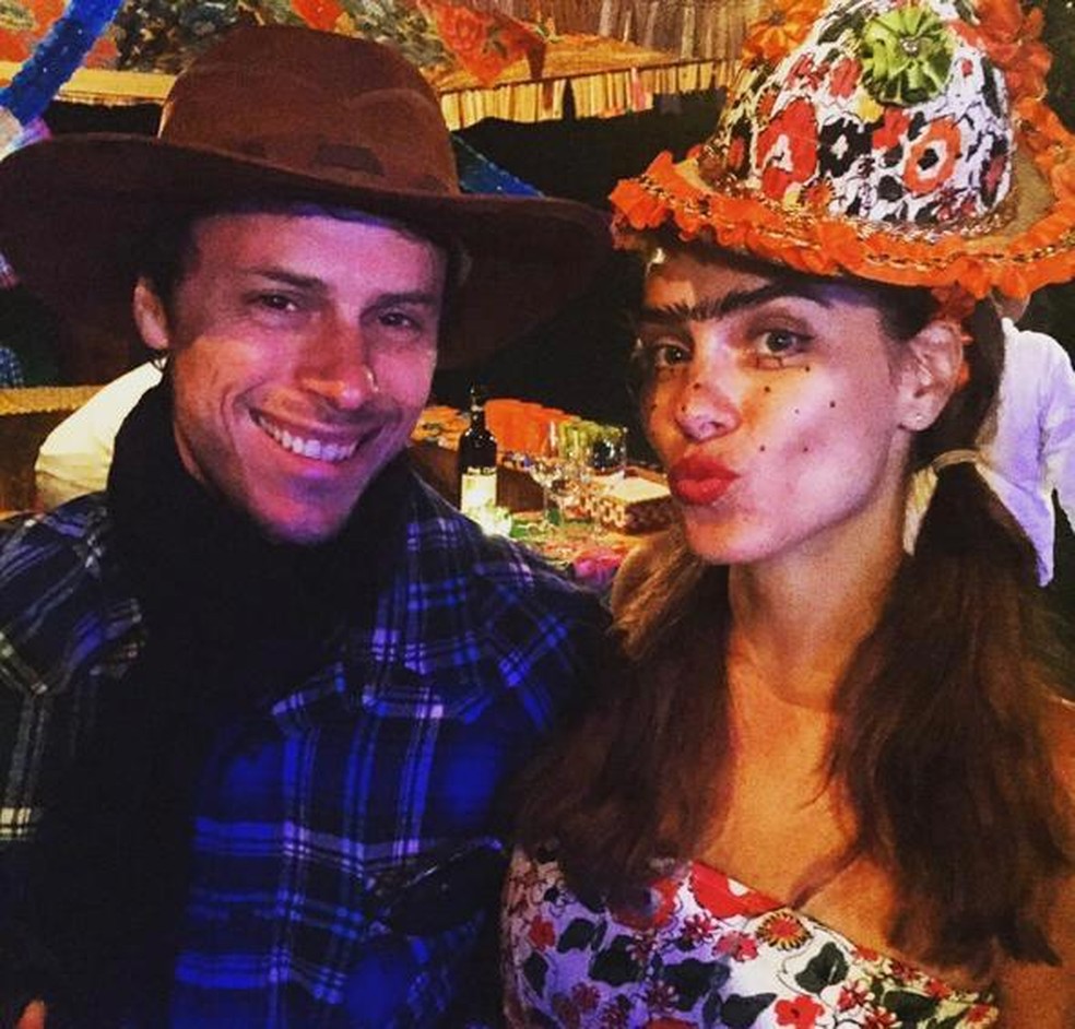 Carolina Dieckmann e o marido, Tiago Worcman em festa junina em Petrópolis em 2015 — Foto: Arquivo pessoal 