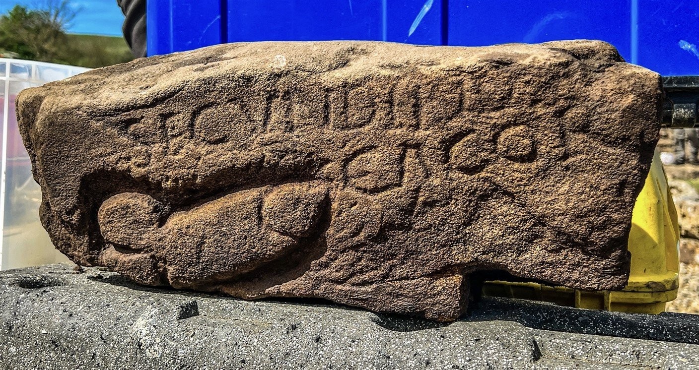 Antigo grafite fálico que foi desenterrado em Vindolanda, no norte da Inglaterra (Foto: The Vindolanda Trust)