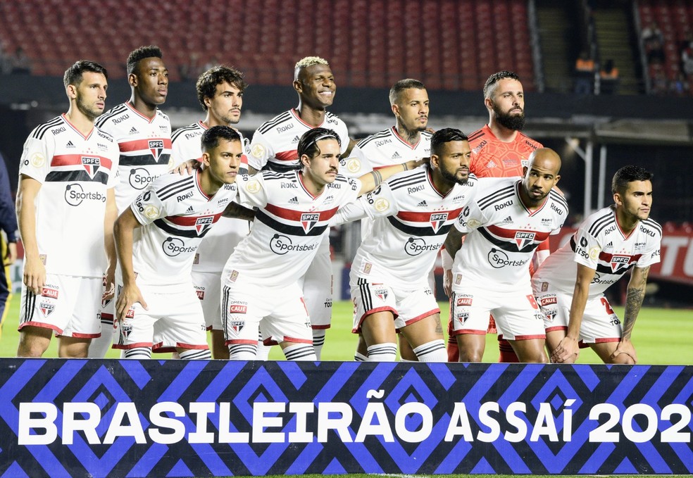 Jogadores do São Paulo no clássico contra o Palmeiras — Foto: Marcos Ribolli
