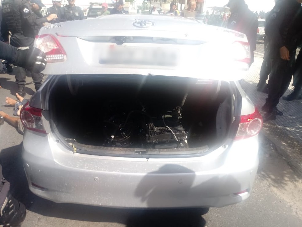 Carro roubado foi recuperado e trio preso  Ã¢â‚¬â€ Foto: PMRN/DivulgaÃƒÂ§ÃƒÂ£o