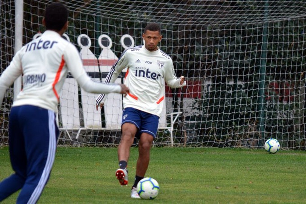 Fabinho completa treinos do São Paulo — Foto: Erico Leonan/saopaulofc.net