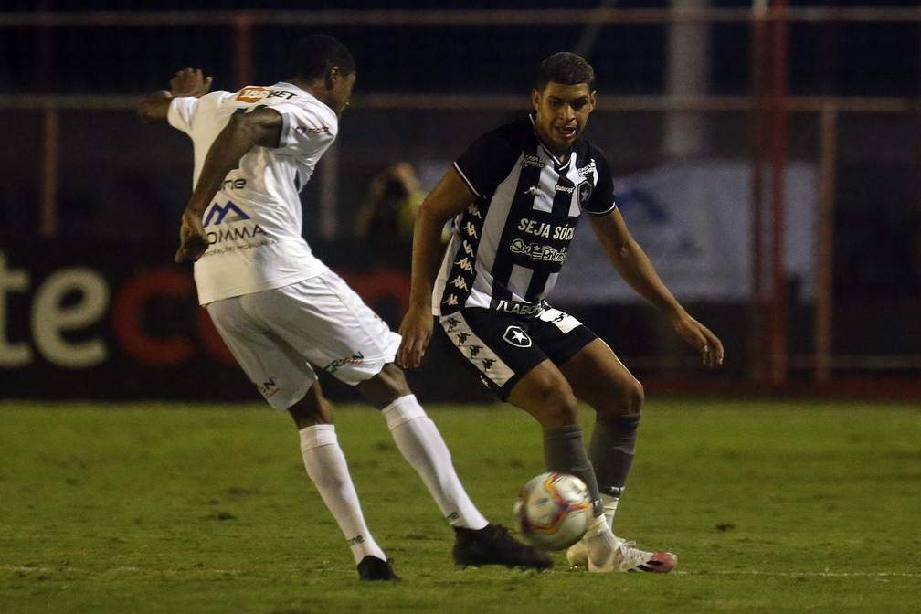 Luis Henrique não fez boa partida pelo Botafogo contra a Portuguesa — Foto: Vitor Silva/Botafogo
