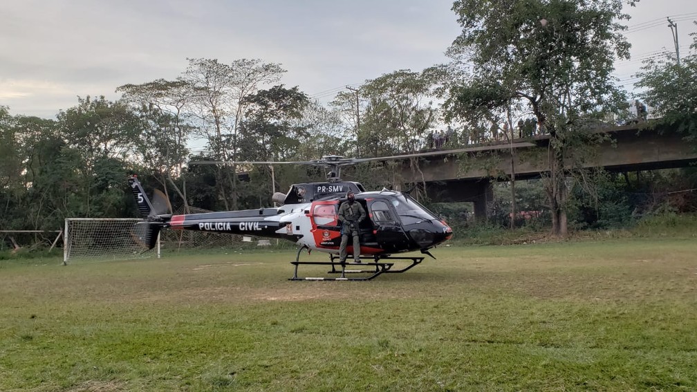 Helicóptero Pelicano, da Polícia Civil foi usado na operação da Dise Piracicaba (Foto: Tonny Machado/Raízes FM)