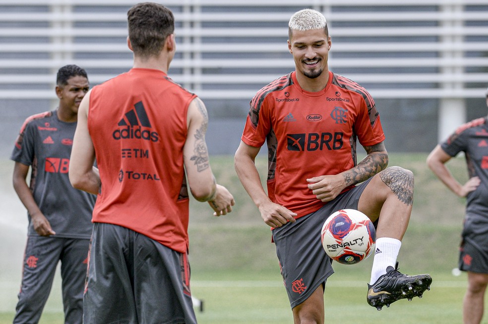 Thuler se reapresentou ao Flamengo na segunda, mas vai jogar pelo Montpellier — Foto: Marcelo Cortes/Flamengo