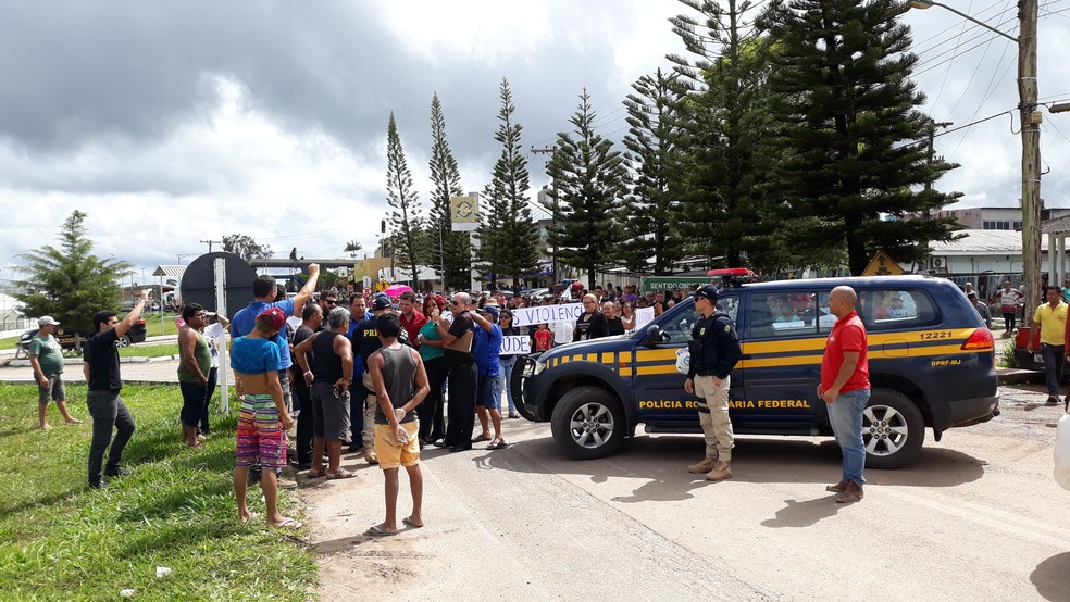 Moradores Protestam Em Pacaraima Rr E Fecham Rodovia Na Fronteira Entre Brasil E Venezuela Diz Prf Roraima G1