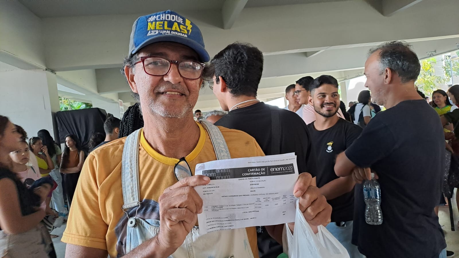 Aos 60 anos, comerciante informal faz provas do Enem pela 12ª vez; 'Estou confiante', diz