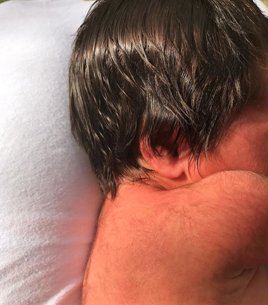 Rodrigão posta foto de bebê e pede que fãs adivinhem quem é (Foto: Reprodução)