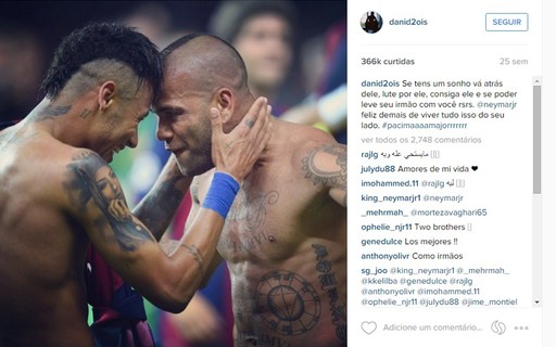 7ª Daniel Alves, jogador do Barcelona, e seu companheiro de time, Neymar