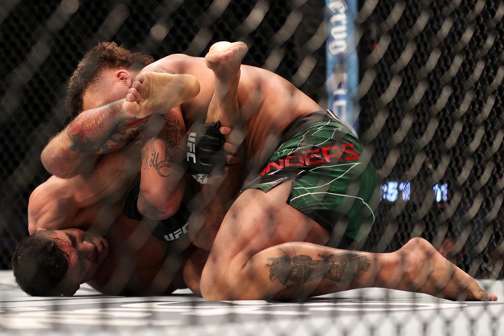 André Sergipano venceu Eryk Anders por finalização aos 3m13s do R1 — Foto: Getty Images