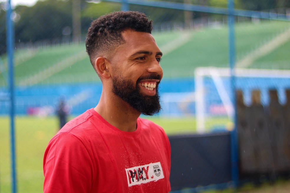 Volante Matheus Fernandes em coletiva de imprensa do Bragantino — Foto: Danilo Sardinha/ge