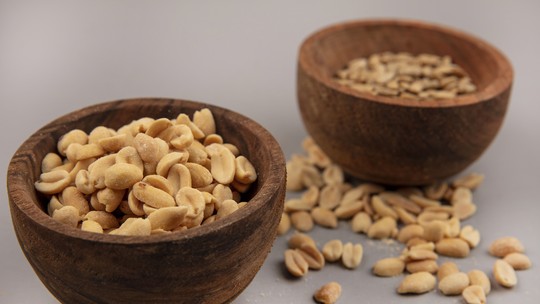 Adesivo usado na pele promete acabar com alergia ao amendoim; veja como funciona