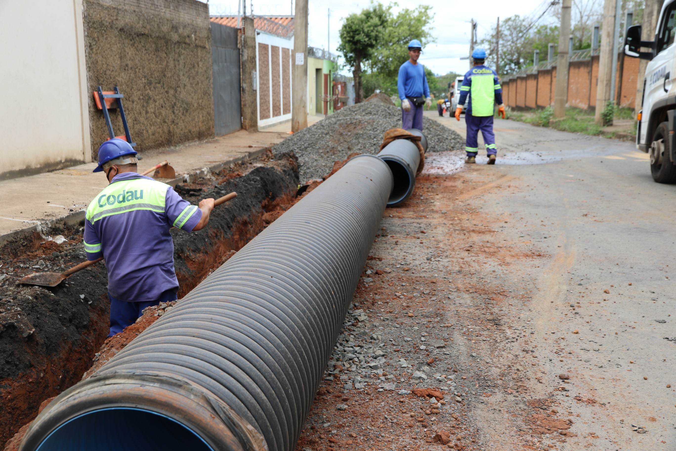 Obras de drenagem são realizadas no Bairro Vila Arquelau, em Uberaba