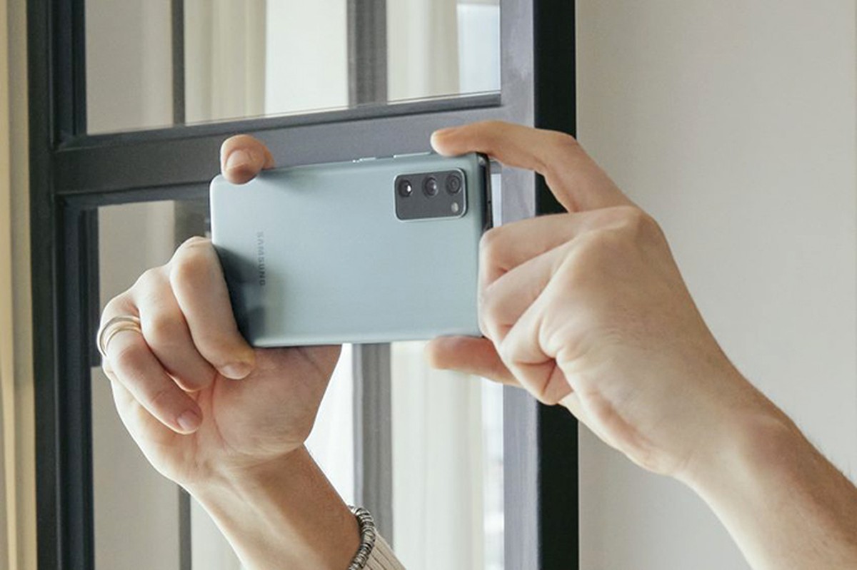 Galaxy S21 FE: Samsung quer repetir sucesso de celular econômico