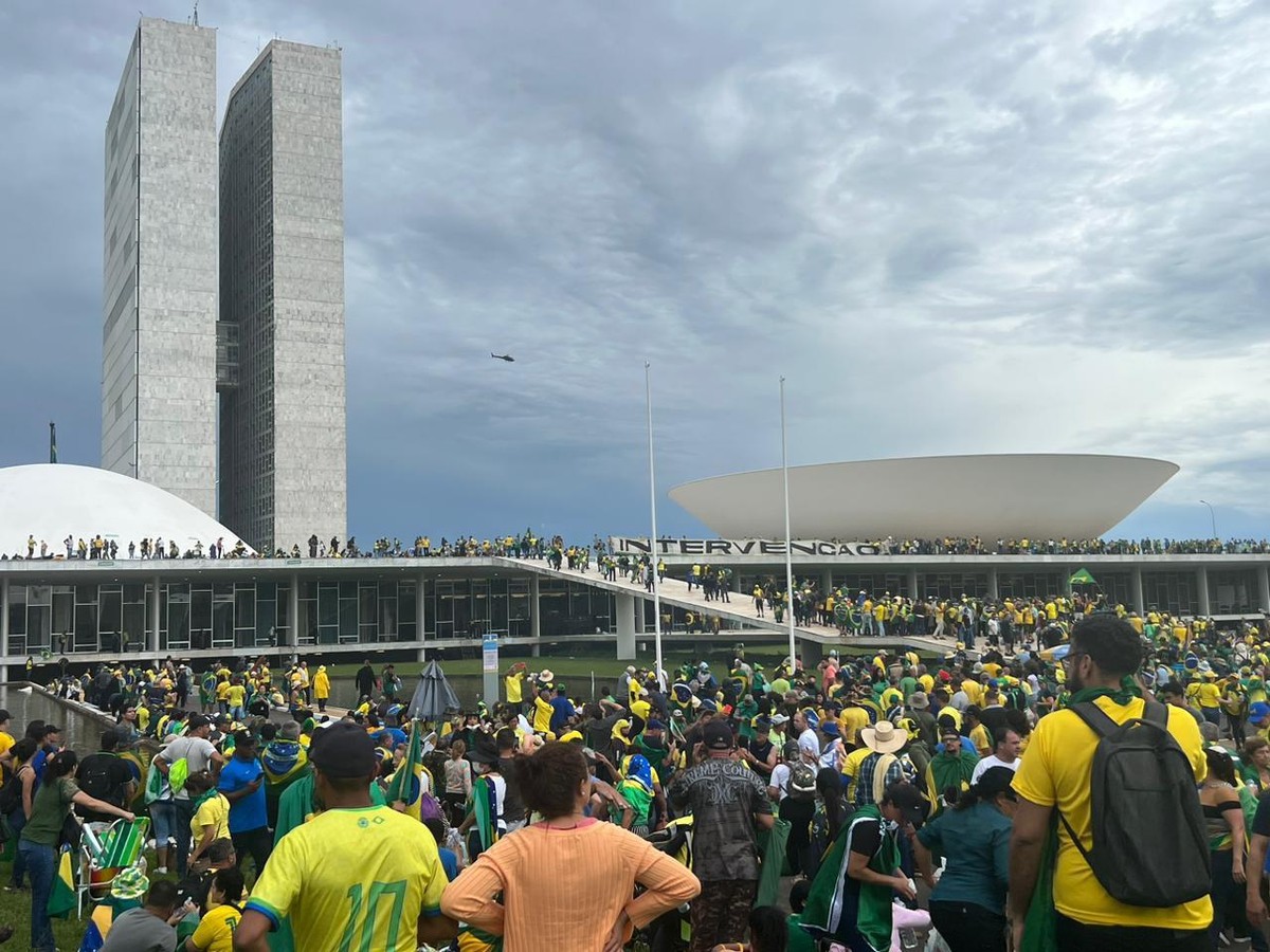 IML de Bras&iacute;lia faz 'opera&ccedil;&atilde;o de guerra' para triagem de extremistas  detidos | Pol&iacute;tica | Valor Econ&ocirc;mico