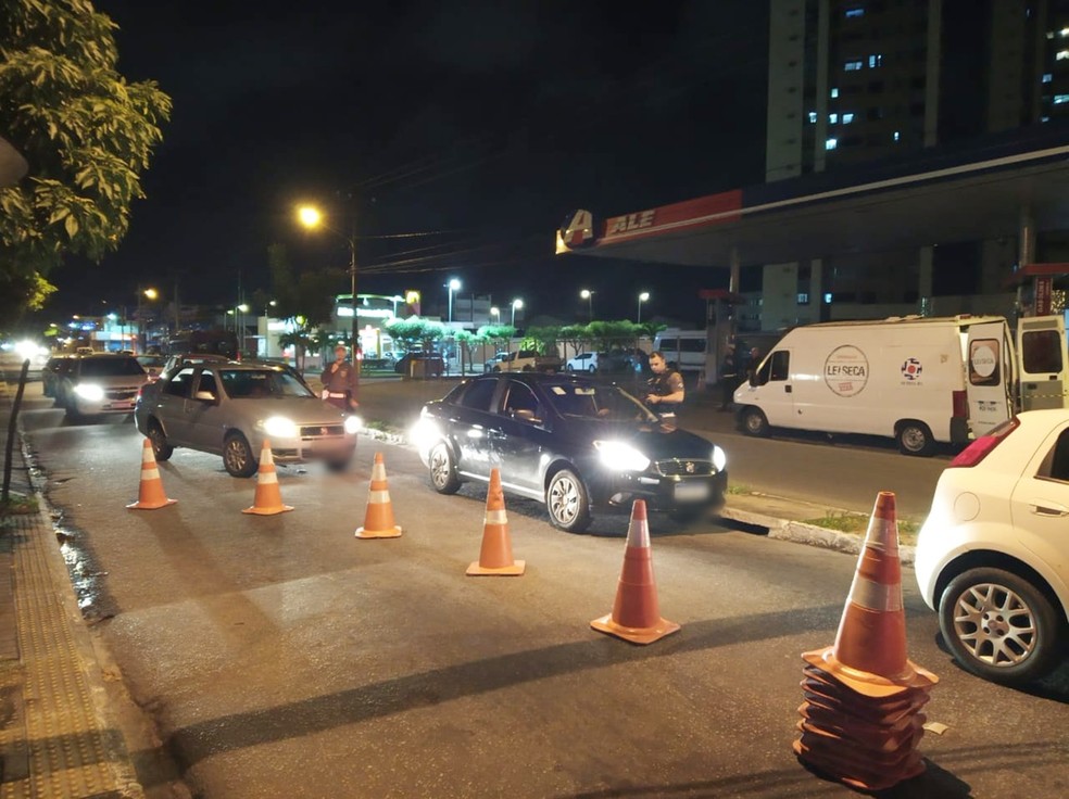 Blitz foi montada na Av. Abel Cabral, uma das mais movimentadas de Nova Parnamirim â Foto: PMRN/DivulgaÃ§Ã£o