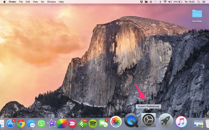 Na área de trabalho do MacBook, selecione o ícone de configurações (Foto: Lucas Mendes/TechTudo) (Foto: Na área de trabalho do MacBook, selecione o ícone de configurações (Foto: Lucas Mendes/TechTudo))