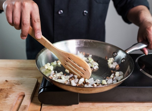 Listamos pequenos hábitos que são capazes de melhorar suas habilidades na cozinha  (Foto: NappyStock/CreativeCommons)