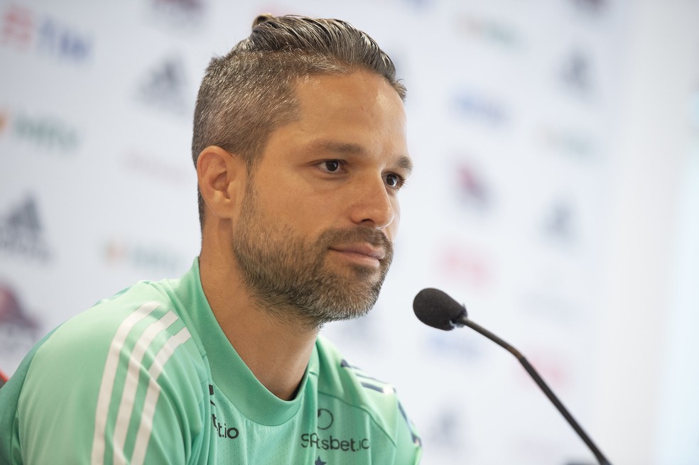 Diego, durante entrevista coletiva do Flamengo &mdash; Foto: Alexandre Vidal / Flamengo