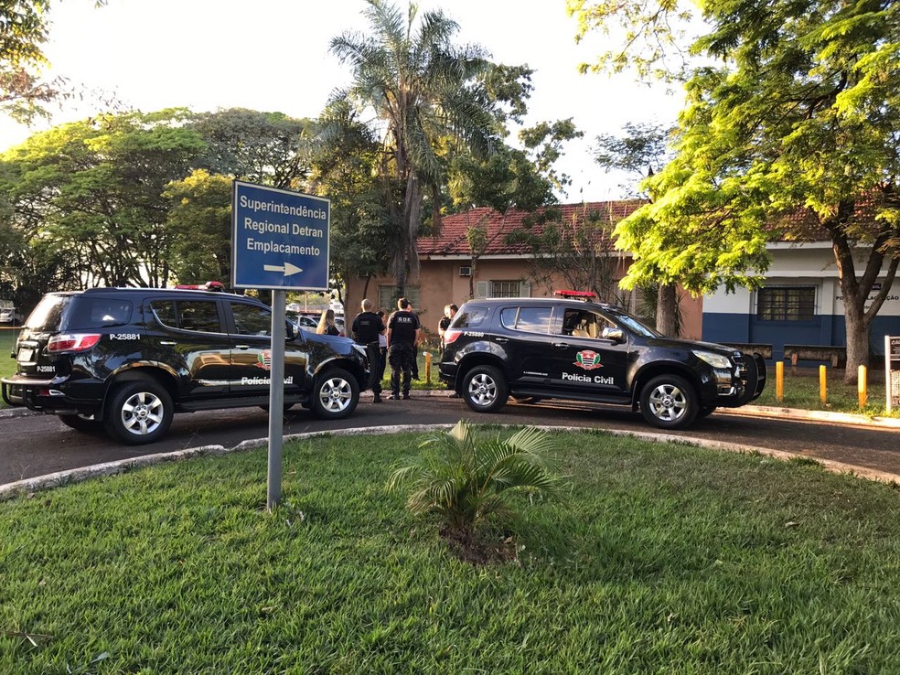 Operação mira servidores do Detran contra esquema de venda 