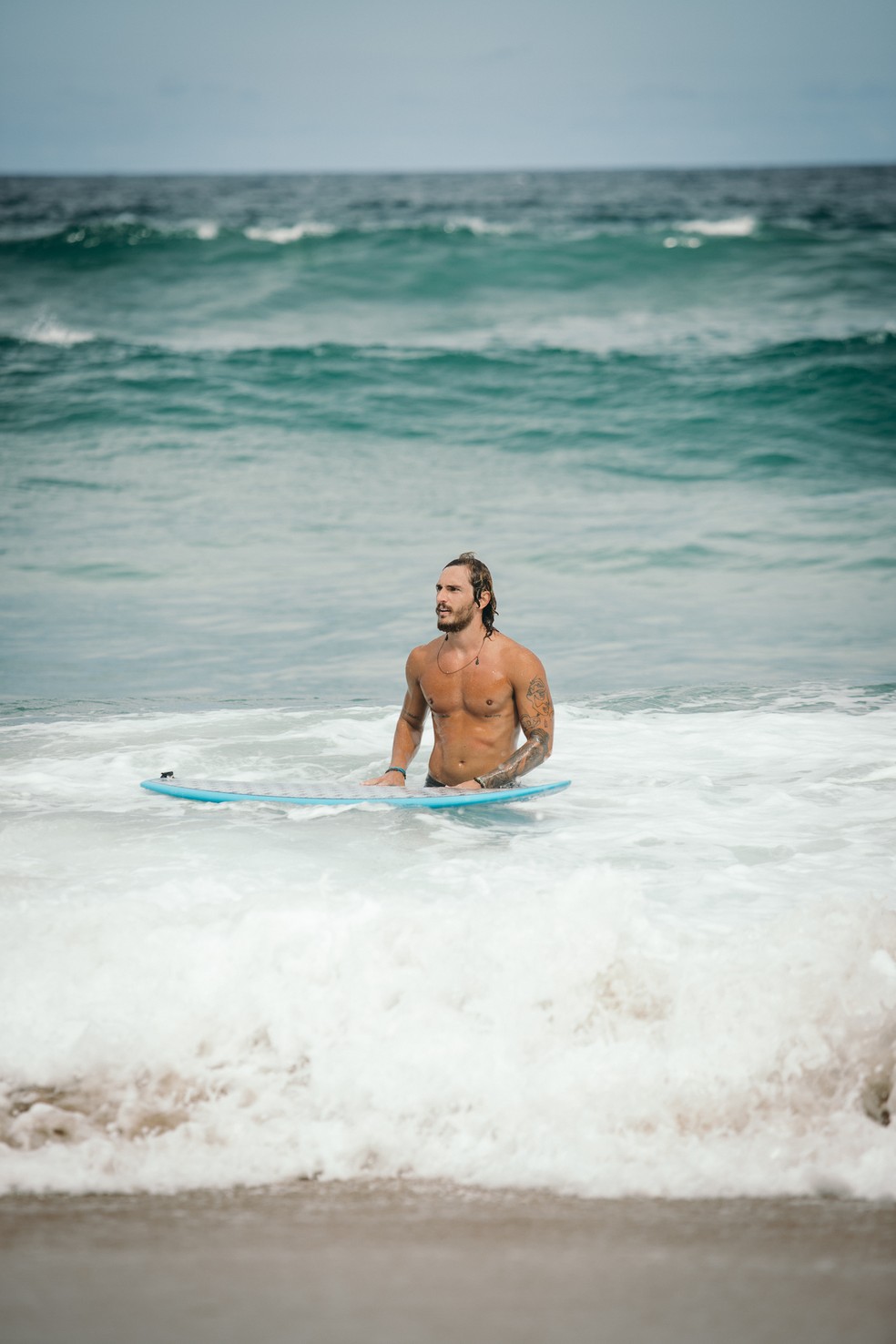 Alan curtiu as águas do mar do Rio de Janeiro e disse que saiu de 'alma lavada' — Foto: Fabiano Battaglin/Gshow