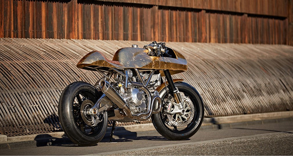 Ducati Scrambler folheada a ouro (Foto: Aella/Divulgação)