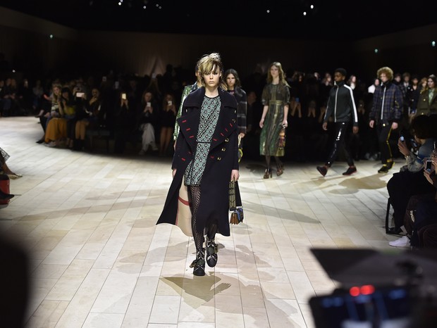 Burberry, inverno 2017 (Foto: Getty Images)