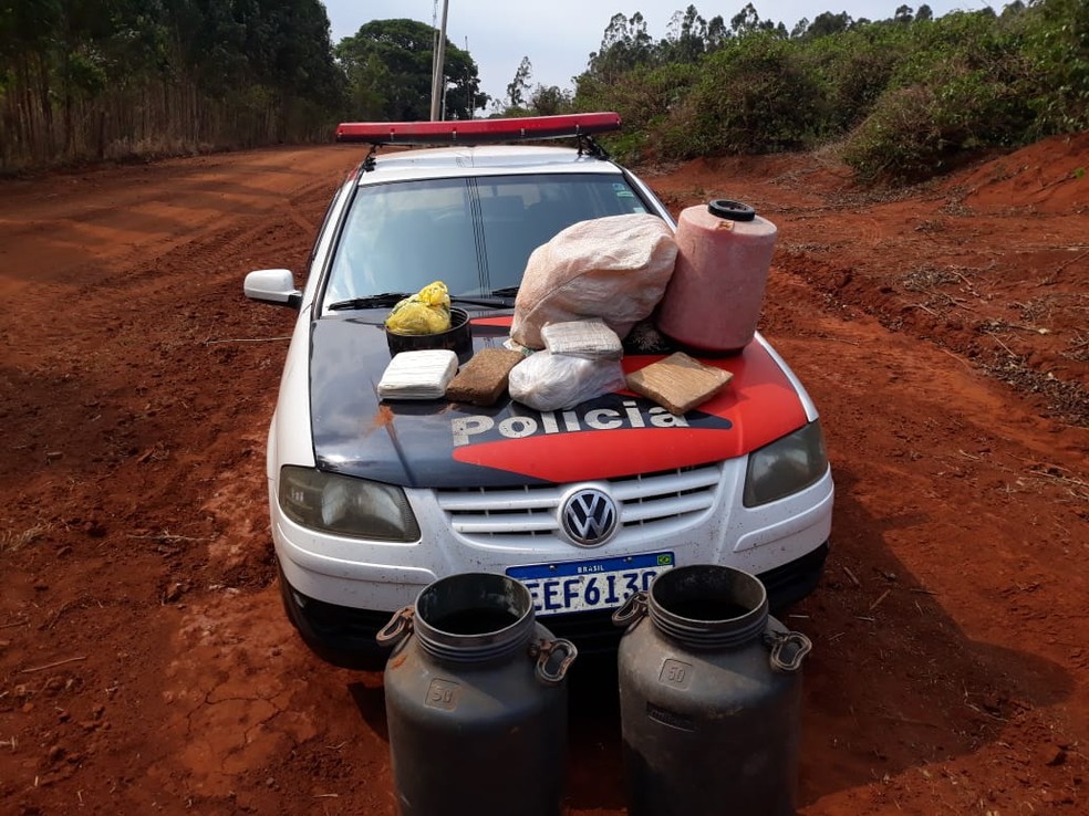 Drogas e materiais foram apreendidos nesta quinta-feira (30) em Manduri — Foto: Polícia Civil/Divulgação