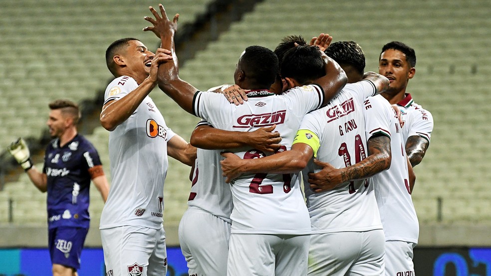 Jogadores do Fluminense comemoram o gol de Cano sobre o Cear� � Foto: Mailson Santana / Fluminense FC