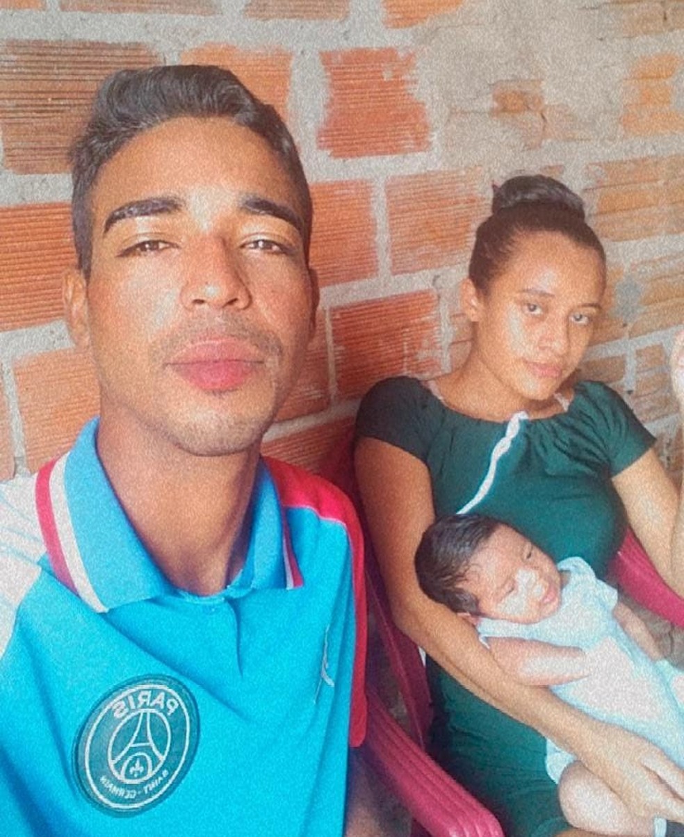 Família volta para casa após ficar um mês em maternidade com bebê por falta de registro civil da mãe