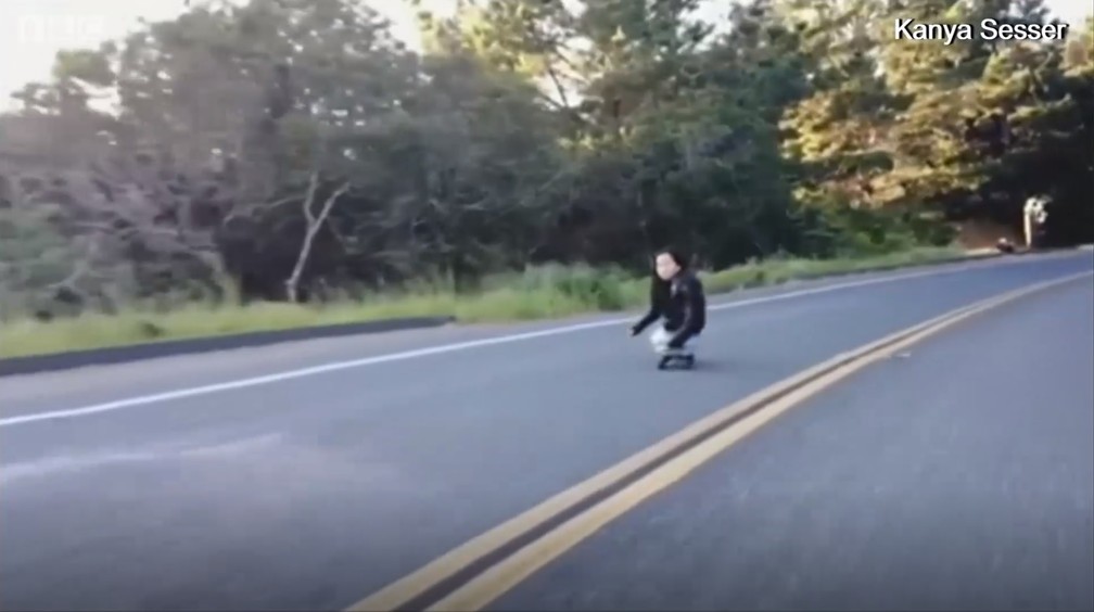 A tailandesa Kanya Sesser nasceu sem as pernas, foi abandonada pelos pais e virou atleta e modelo. â Foto: BBC