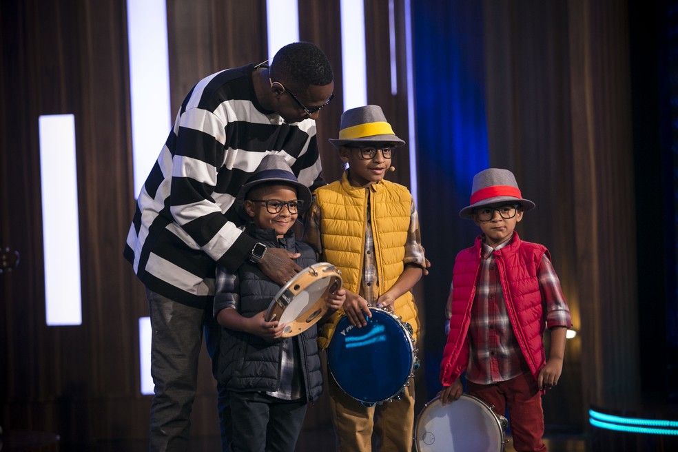Mumuzinho com os filhos João, Kaik e Hanry no 'Tamanho Família' — Foto: Raphael Dias/Gshow