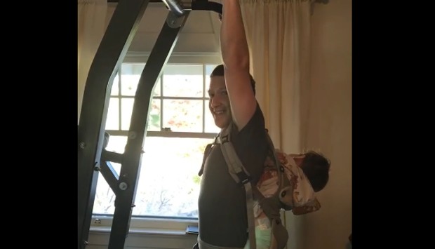 Zuckerberg postou um vídeo fazendo exercícios com a filha (Foto: Reprodução/ Facebook Mark Zuckerberg)