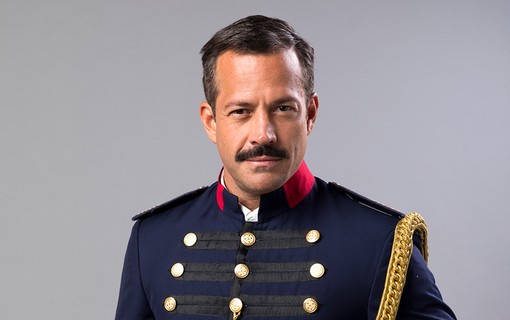 Coronel Brandão (Malvino Salvador) - Solteirão e sem filhos, é quem comanda o exército na região. Apaixona-se por Mariana (Chandelly Braz). Ama pilotar motos