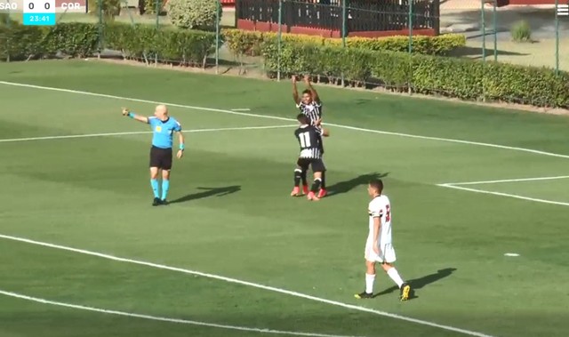 Atacante que fez gesto com dedos médios em derbi,  no Campeonato Brasileiro Sub-20, fala que não foi para instituição Corinthians