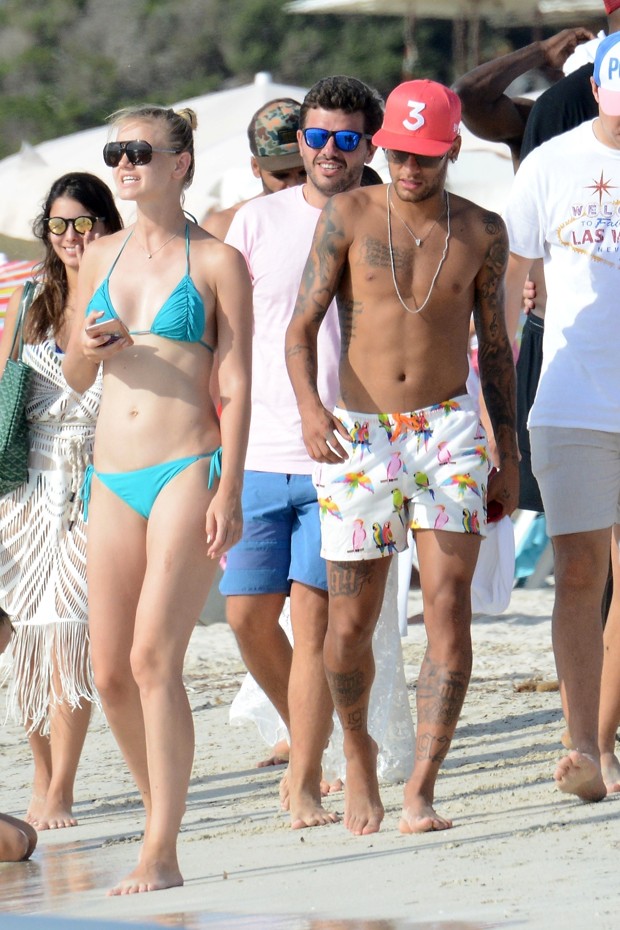Neymar aproveita férias (Foto: AKM-GSI)