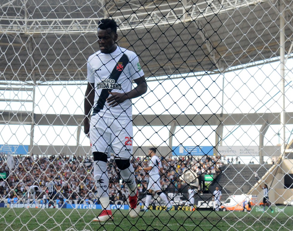 PaulÃ£o foi vaiado pela torcida do Vasco no Nilton Santos (Foto: AndrÃ© DurÃ£o/GloboEsporte.com)