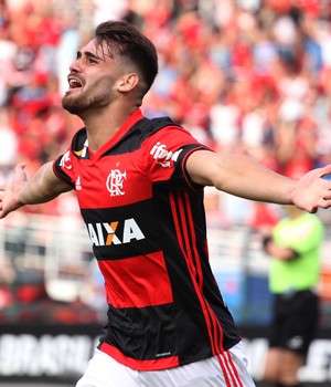 Para Apolinho, Vizeu merece a vaga de Guerrero no Fla: Deveria ser titular