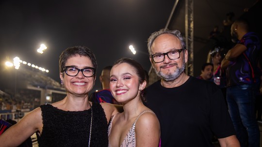 Sandra Annenberg curte Carnaval com a filha e o marido, o jornalista Ernesto Paglia